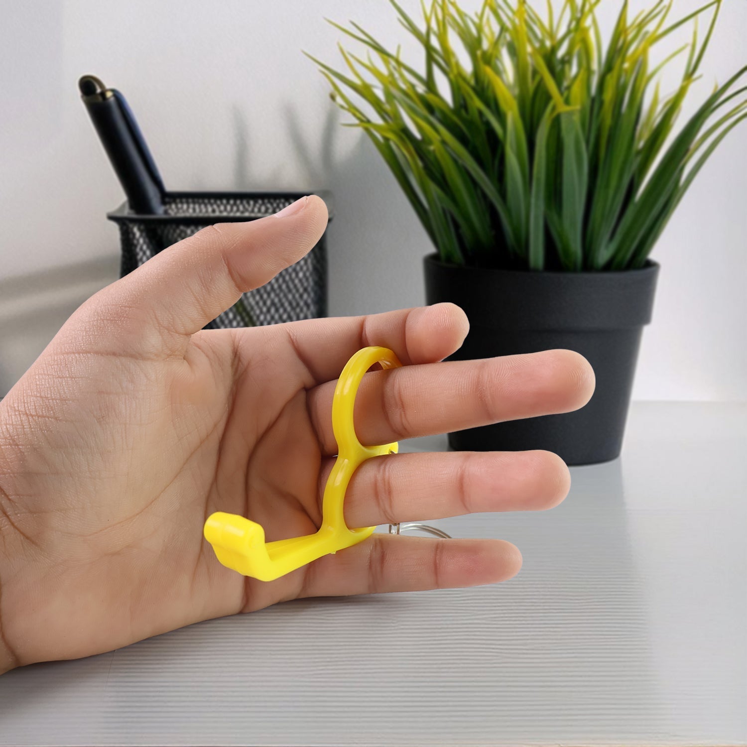 Clasp Stand Pocket-Size Phone Stand Keyring Clasp Stand Pocket-Size Phone Stand Keyring